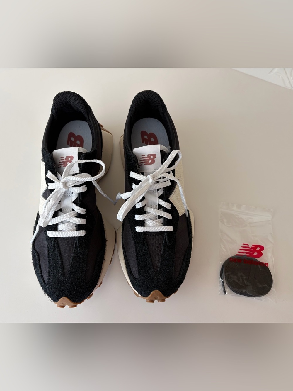 New Balance Women’s 327 Sneakers Black/White